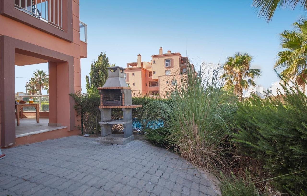 B02 - Fantastic Apartment With Pool Portimão Exteriör bild