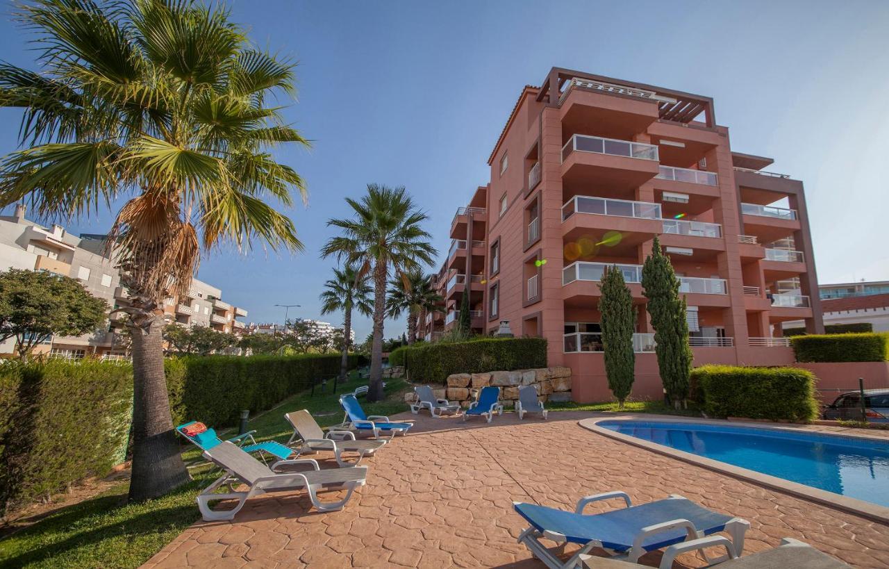 B02 - Fantastic Apartment With Pool Portimão Exteriör bild