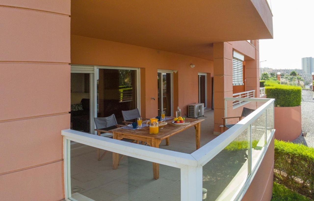 B02 - Fantastic Apartment With Pool Portimão Exteriör bild