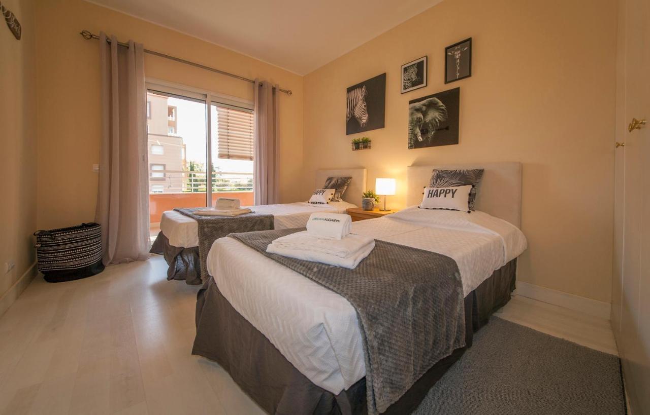 B02 - Fantastic Apartment With Pool Portimão Exteriör bild
